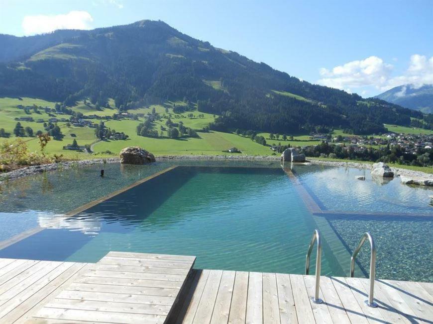 Haus Waldhof Apartamento Brixen im Thale Exterior foto