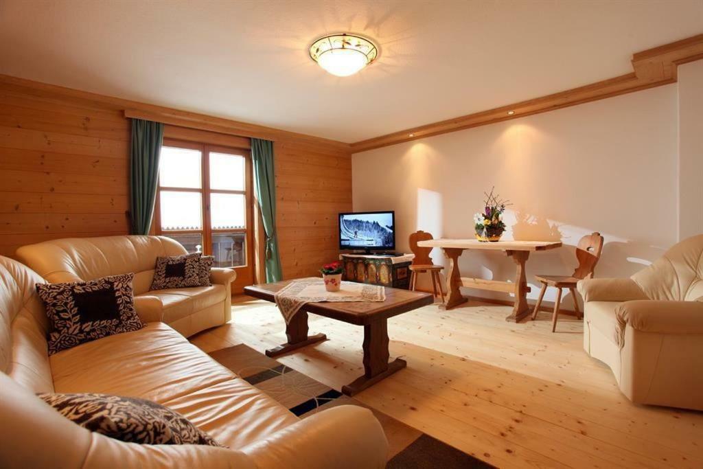 Haus Waldhof Apartamento Brixen im Thale Exterior foto