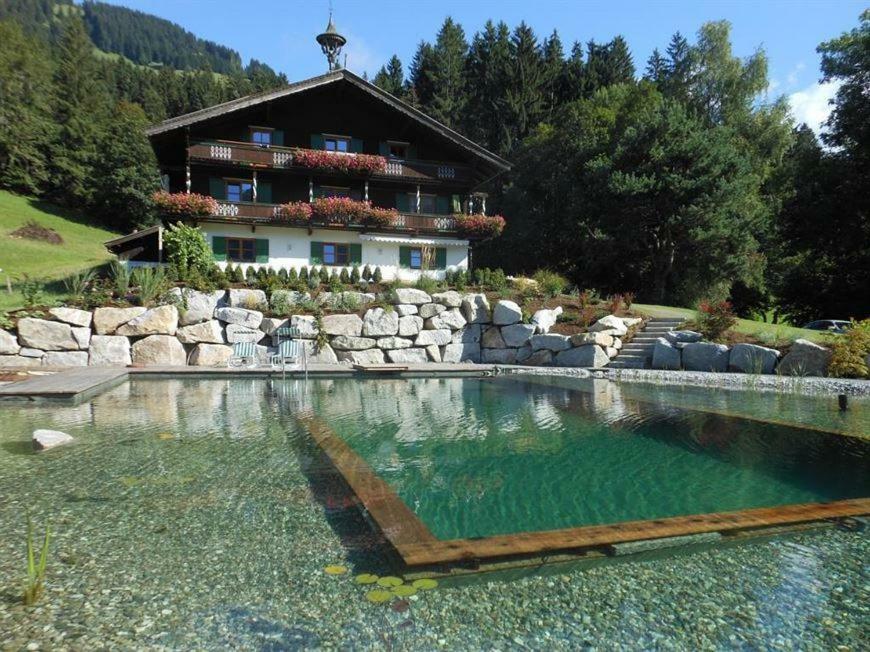 Haus Waldhof Apartamento Brixen im Thale Exterior foto