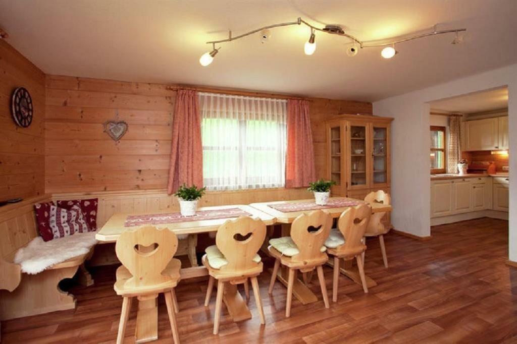 Haus Waldhof Apartamento Brixen im Thale Exterior foto