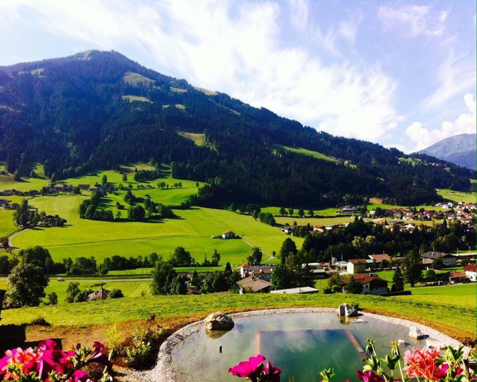 Haus Waldhof Apartamento Brixen im Thale Exterior foto